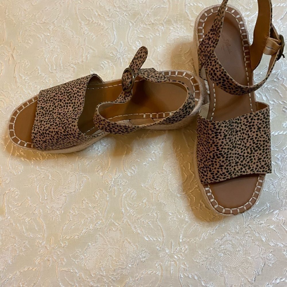 Universal Thread Morgan leopard print  sandals - Picture 6 of 7
